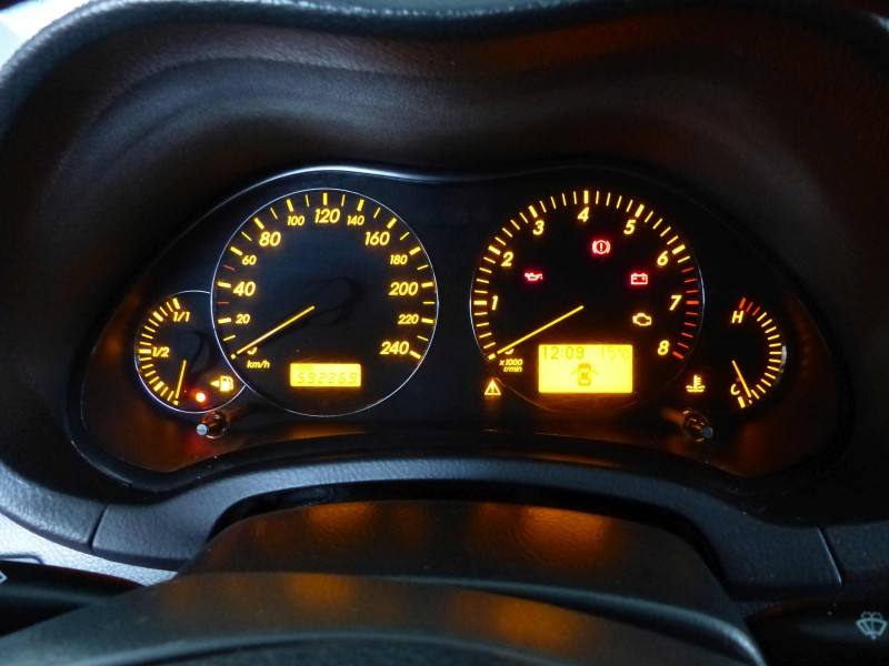 Щиток приборов Toyota Avensis T25 MB257430-5217