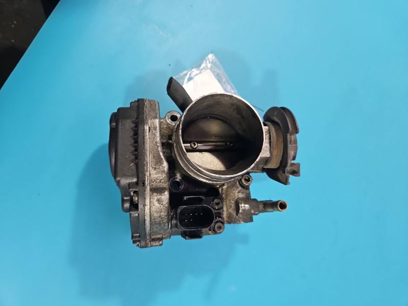 Дросельна заслінка Seat Toledo 06A133064J — фото деталі 3