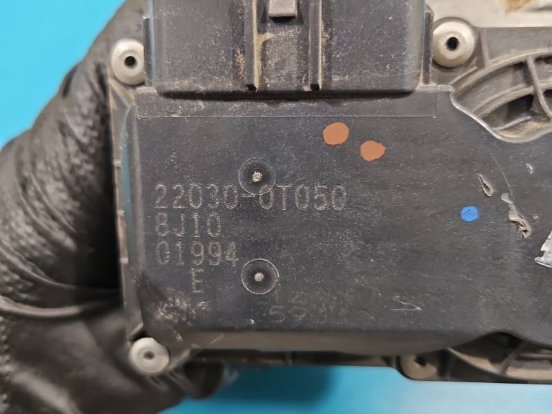 Дросельна заслінка Toyota Auris 22030-0T050 — фото деталі 5