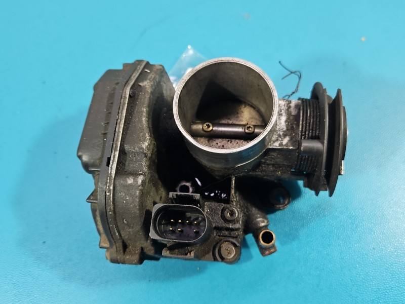 Дросельна заслінка Volkswagen Polo 030133064F — фото деталі 2