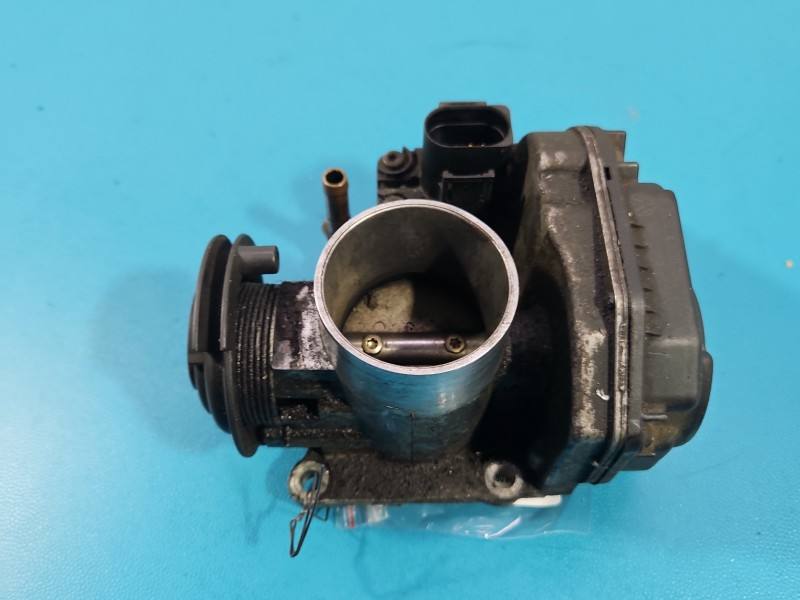 Дросельна заслінка Volkswagen Polo 030133064F — фото деталі 3