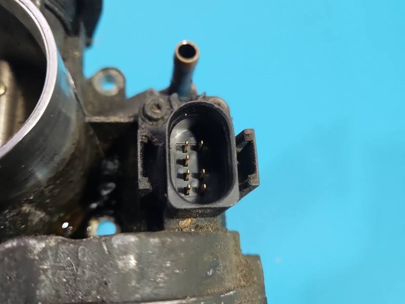 Дросельна заслінка Volkswagen Polo 030133064F — фото деталі 9