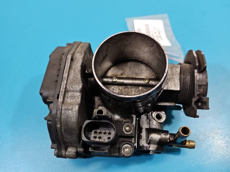 Дросельна заслінка Volkswagen New Beetle 06A133064H — фото деталі 3