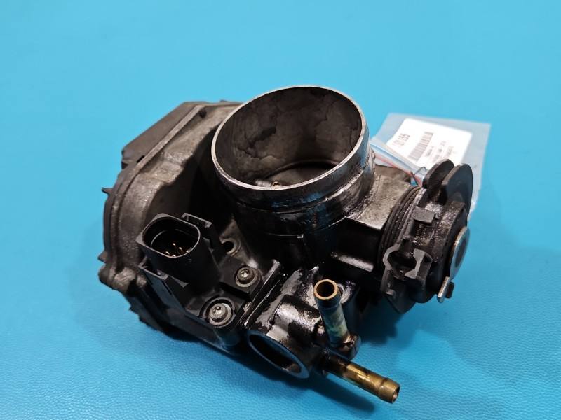 Дросельна заслінка Volkswagen New Beetle 06A133064H — фото деталі 4
