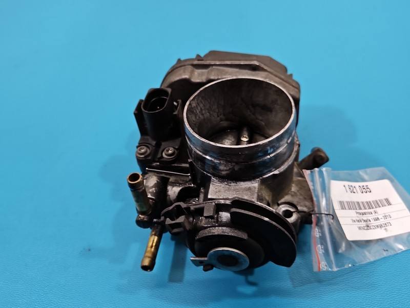 Дросельна заслінка Volkswagen New Beetle 06A133064H — фото деталі 5
