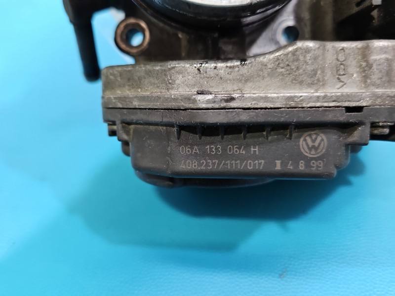 Дросельна заслінка Volkswagen New Beetle 06A133064H — фото деталі 11