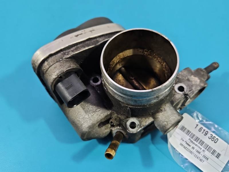 Дросельна заслінка Volkswagen Passat B5 06B133062L