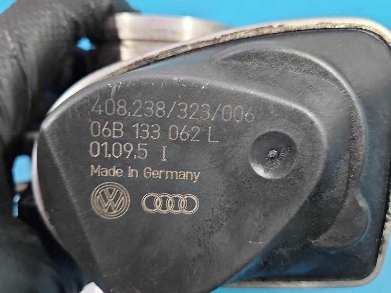 Дросельна заслінка Volkswagen Passat B5 06B133062L — фото деталі 8