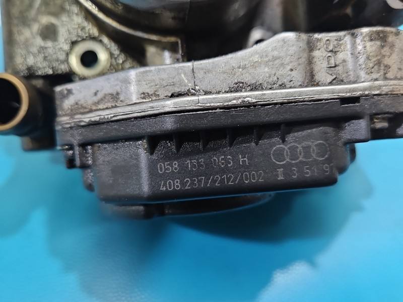 Дроссельная заслонка Audi A4 B5 058133063H — фото детали 9