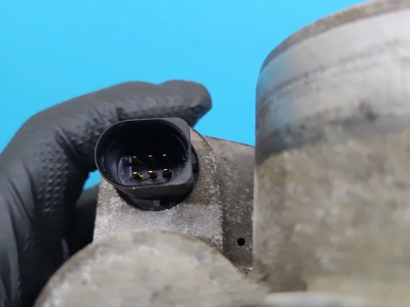 Дросельна заслінка Volkswagen Touran 036133062Q — фото деталі 5