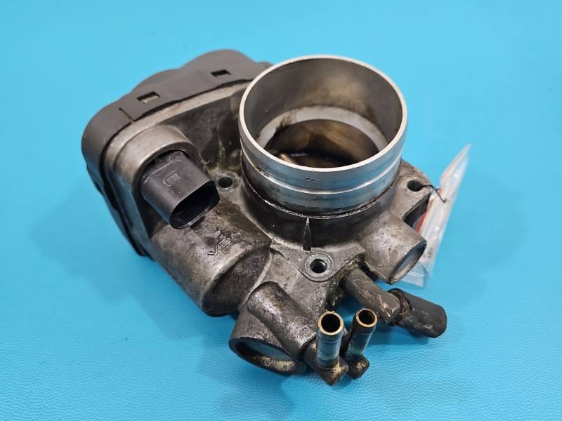 Дросельна заслінка Audi A3 8L 06A133062A