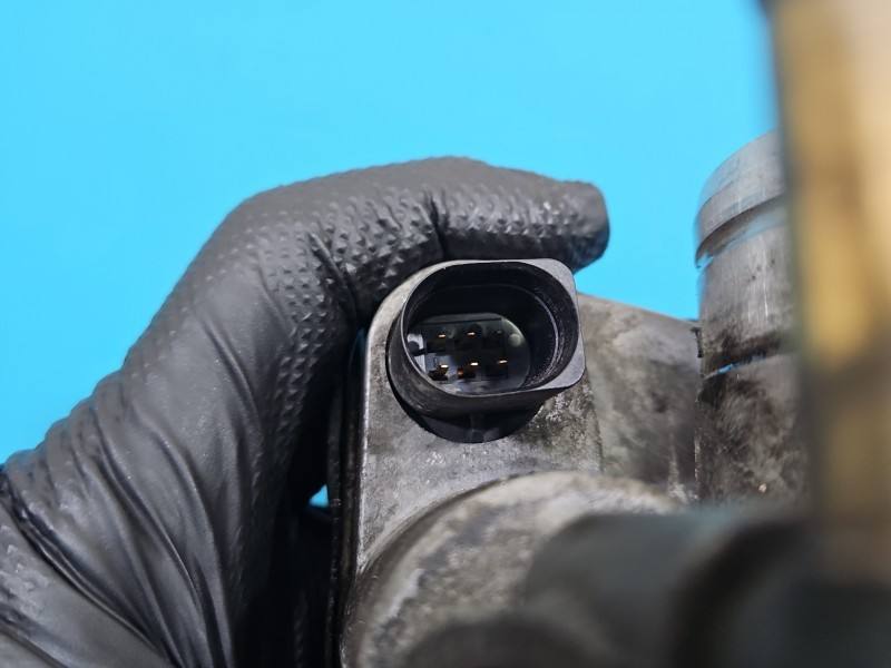 Дросельна заслінка Audi A3 8L 06A133062A — фото деталі 5