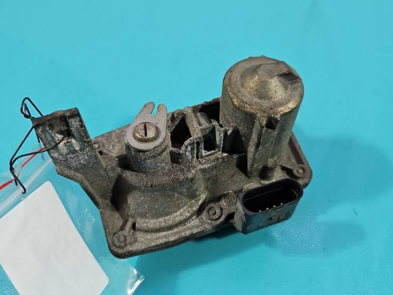 Дросельна заслінка Volkswagen Jetta 5Q0253691H