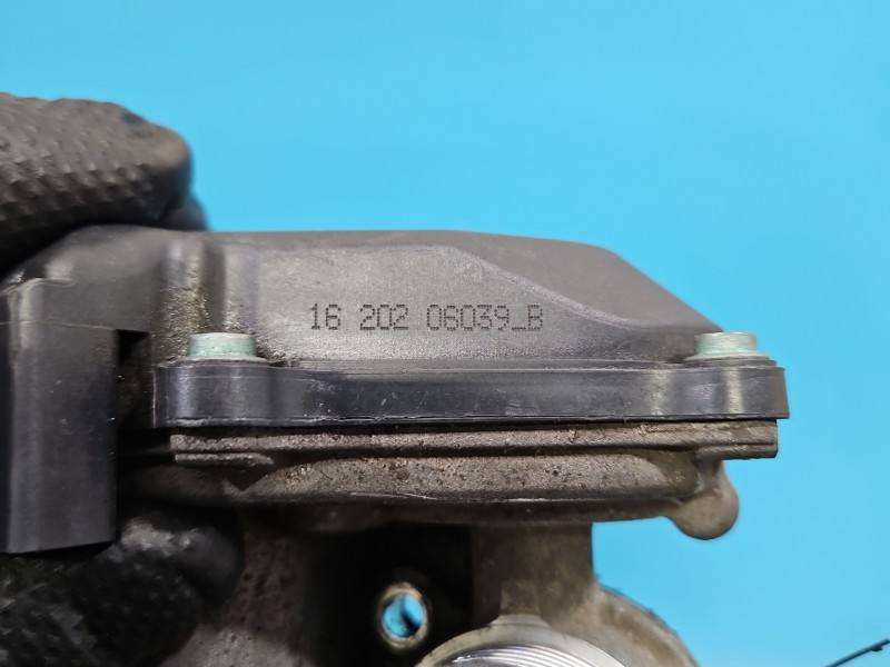 Дросельна заслінка Audi A4 B9 04L131501B — фото деталі 3