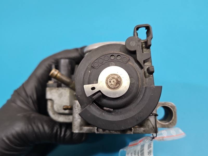 Дросельна заслінка Volkswagen Golf 4 058133063H — фото деталі 5