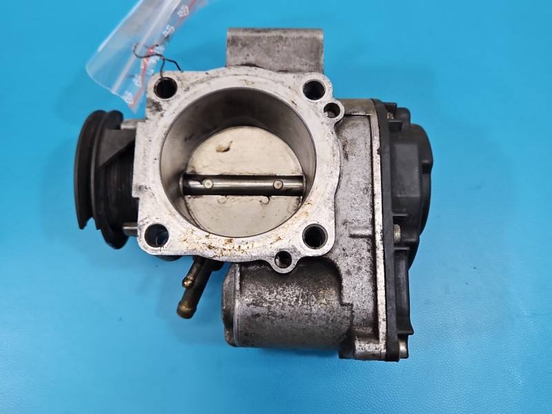 Дросельна заслінка Volkswagen Golf 4 058133063H — фото деталі 9