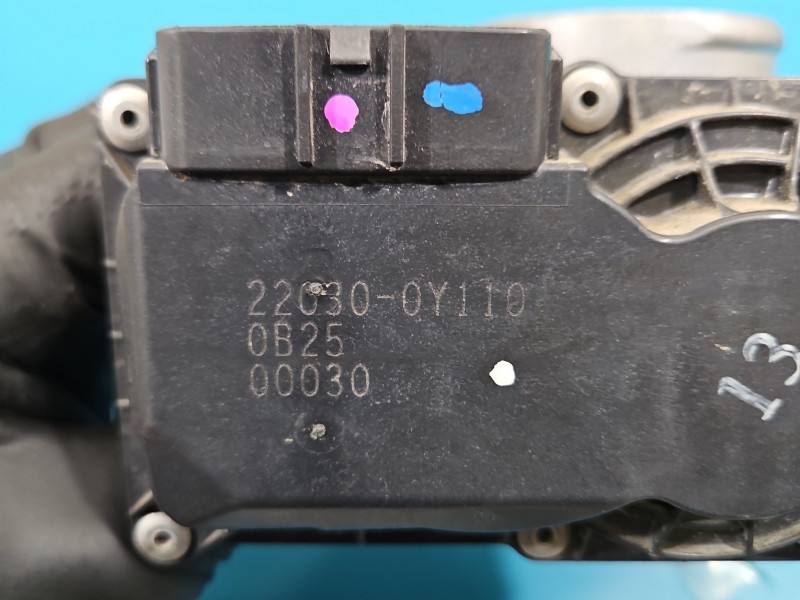 Дросельна заслінка Toyota Yaris 3 22030-0Y110 — фото деталі 7