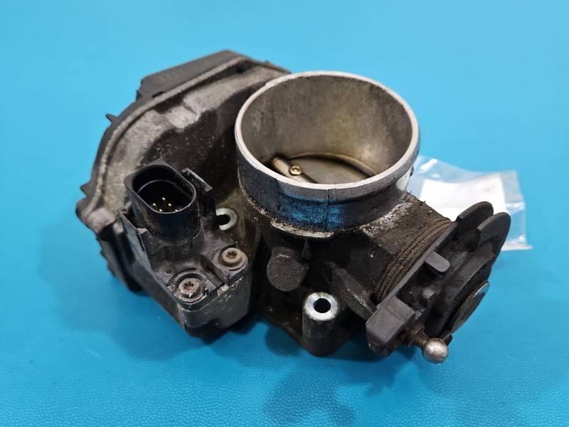 Дросельна заслінка Volkswagen Passat B5 058133063M