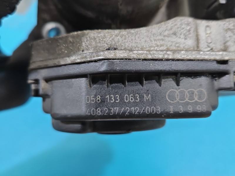 Дросельна заслінка Volkswagen Passat B5 058133063M — фото деталі 8