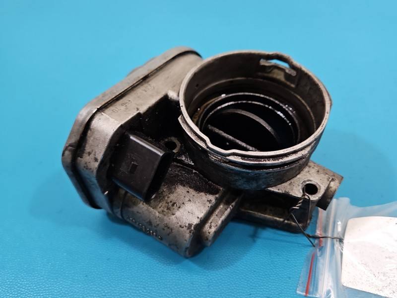 Дросельна заслінка Volkswagen Touran 038128063G