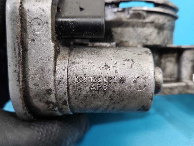 Дросельна заслінка Volkswagen Touran 038128063G — фото деталі 4