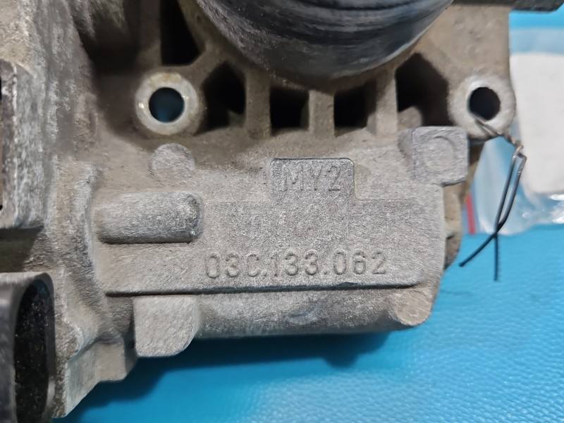 Дросельна заслінка Volkswagen Golf 5 03C133062 — фото деталі 4