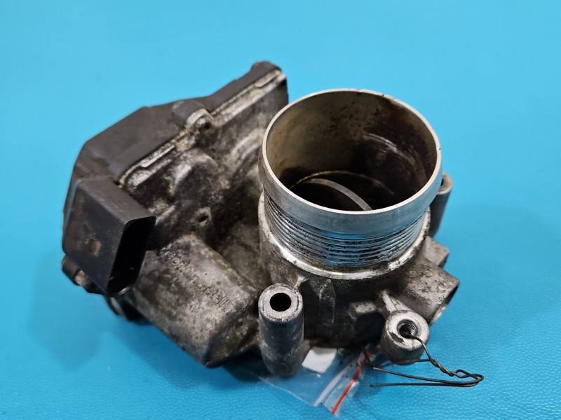 Дросельна заслінка Volkswagen Passat B6 03L128063D