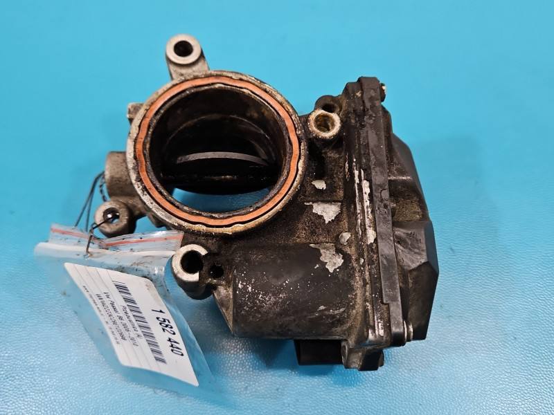 Дросельна заслінка Volkswagen Passat B6 03L128063D — фото деталі 9