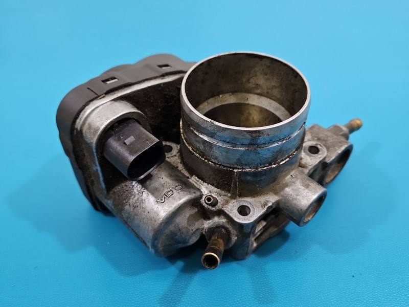 Дросельна заслінка Volkswagen Passat B5 06B133062D