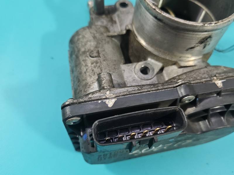 Дросельна заслінка Toyota Avensis T27 26100-0R020 — фото деталі 4