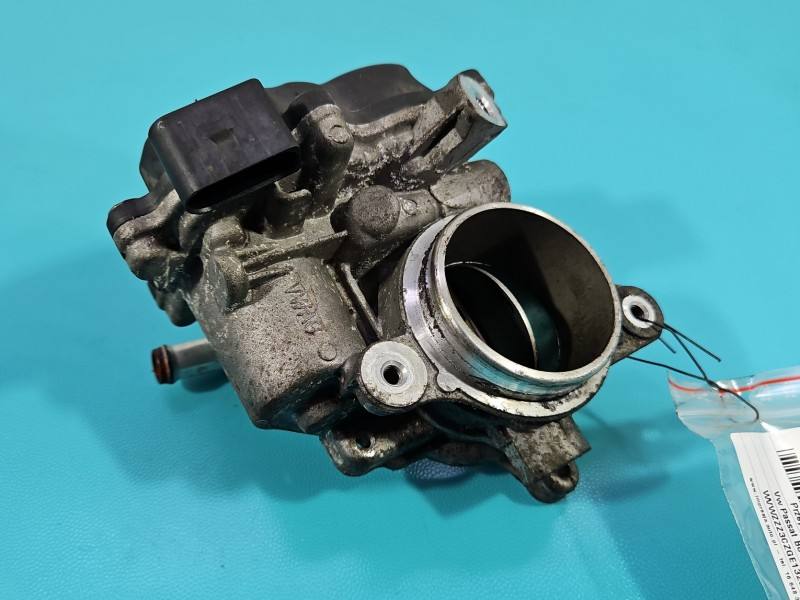 Дросельна заслінка Volkswagen Passat B8 04L128059AA