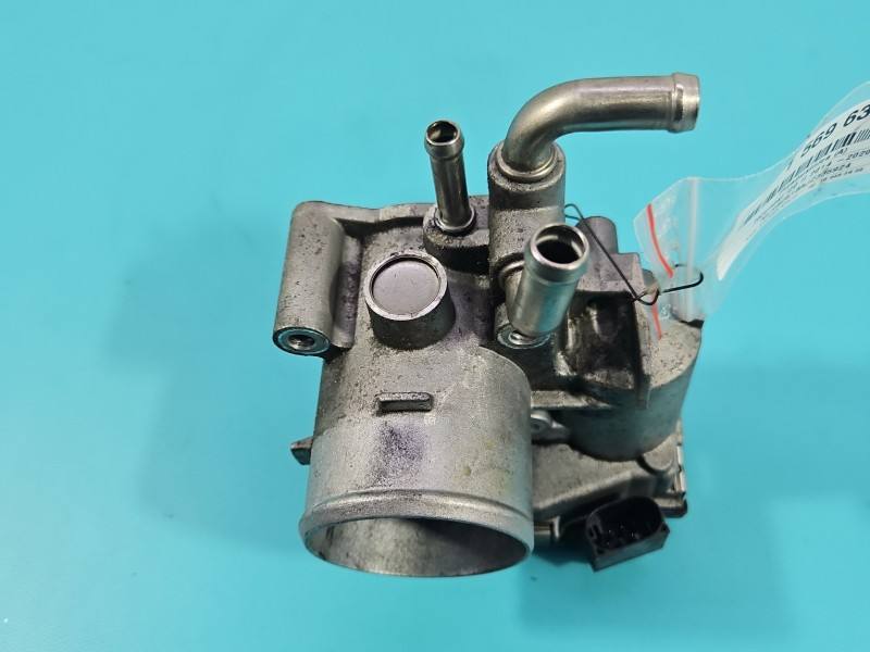 Дросельна заслінка Hyundai I20 35100-04700 — фото деталі 4
