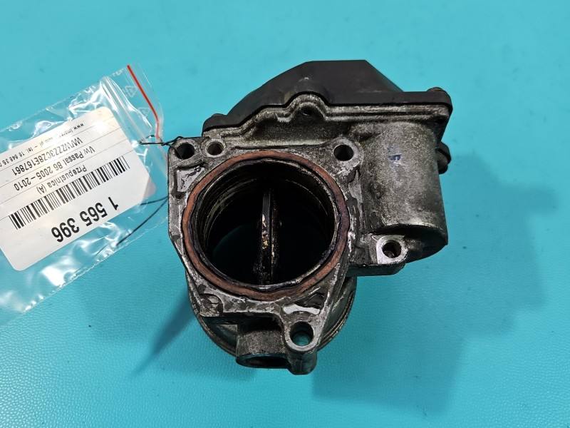 Дросельна заслінка Volkswagen Passat B6 03G128063G — фото деталі 5