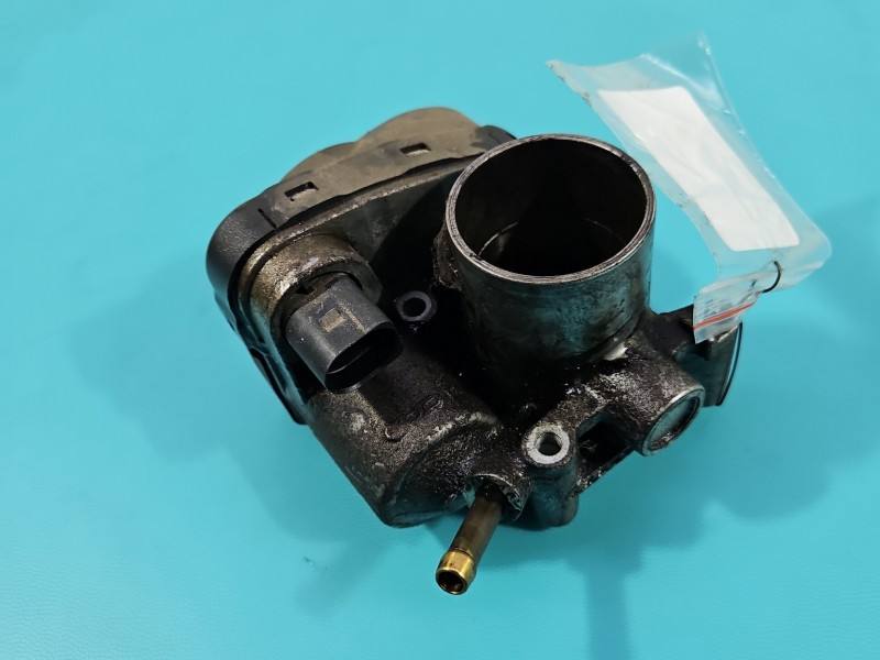 Дроссельная заслонка Volkswagen Golf 4 036133062