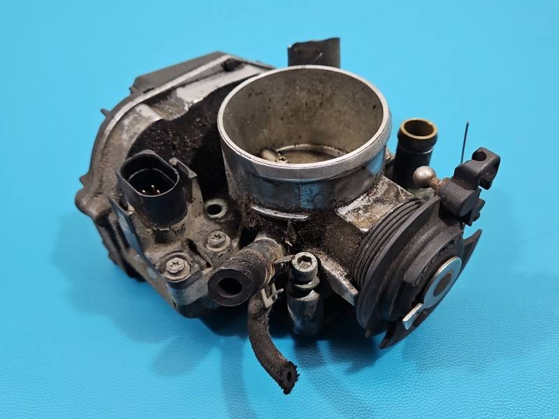 Дроссельная заслонка Volkswagen Passat B5 058133063H
