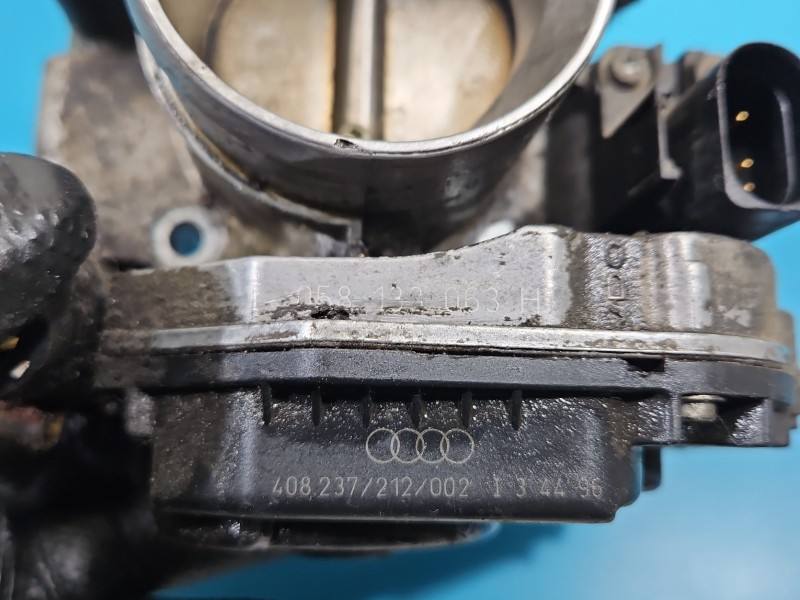 Дроссельная заслонка Volkswagen Passat B5 058133063H — фото детали 4