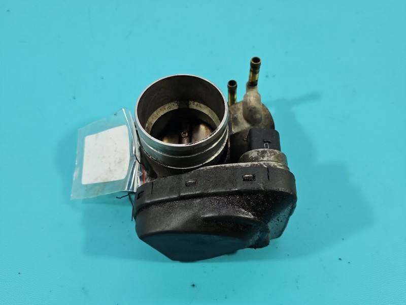 Дросельна заслінка Audi A3 8L 06A133062A — фото деталі 2
