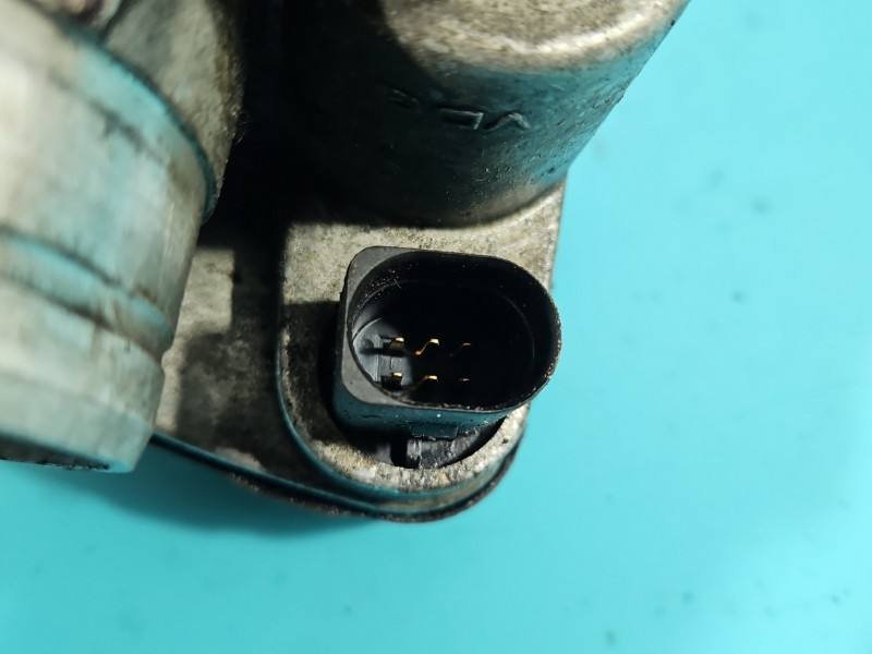 Дросельна заслінка Audi A3 8L 06A133062A — фото деталі 5