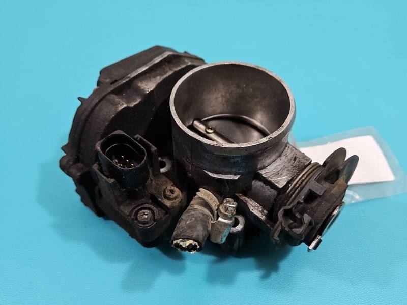 Дросельна заслінка Volkswagen Sharan 06A133064P