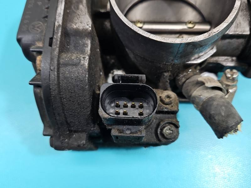 Дросельна заслінка Volkswagen Sharan 06A133064P — фото деталі 3
