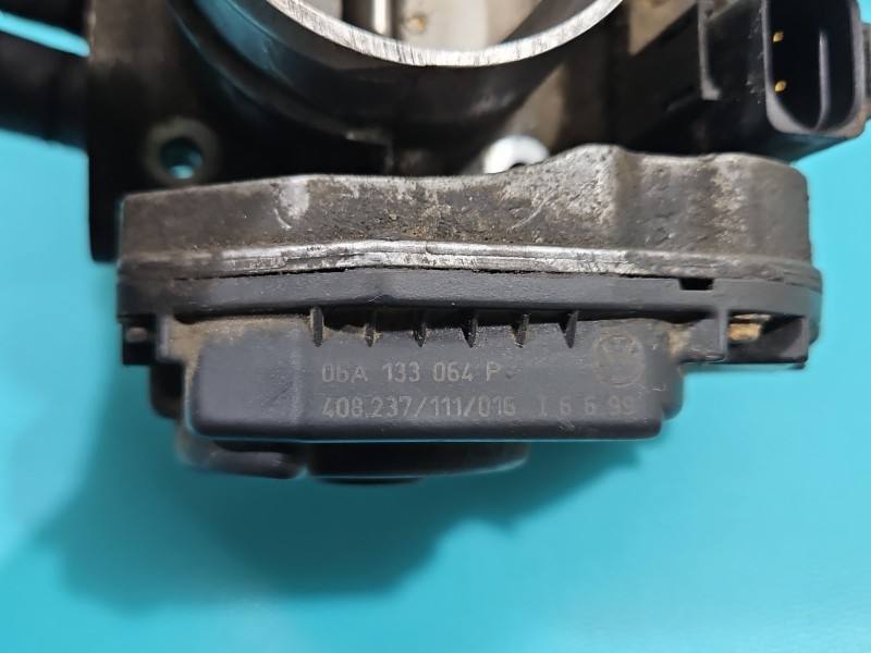 Дросельна заслінка Volkswagen Sharan 06A133064P — фото деталі 4