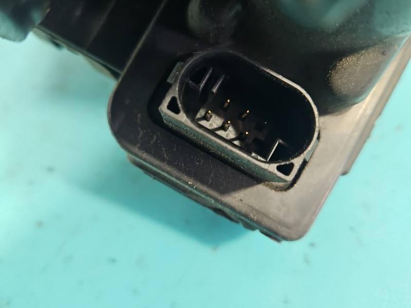 Дросельна заслінка Jeep Grand Cherokee 04861661AA — фото деталі 4