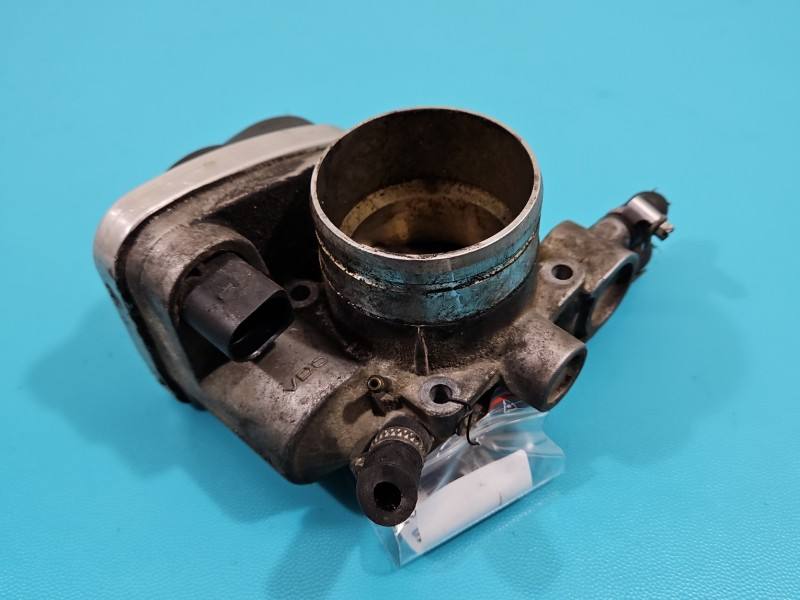 Дроссельная заслонка Volkswagen Passat B5 06B133062P