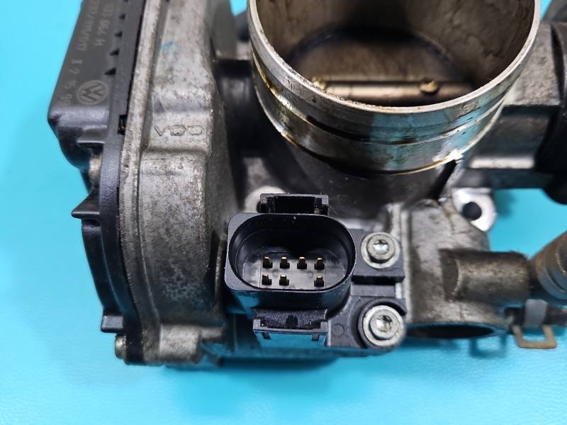 Дросельна заслінка Volkswagen New Beetle 06A133064H — фото деталі 3