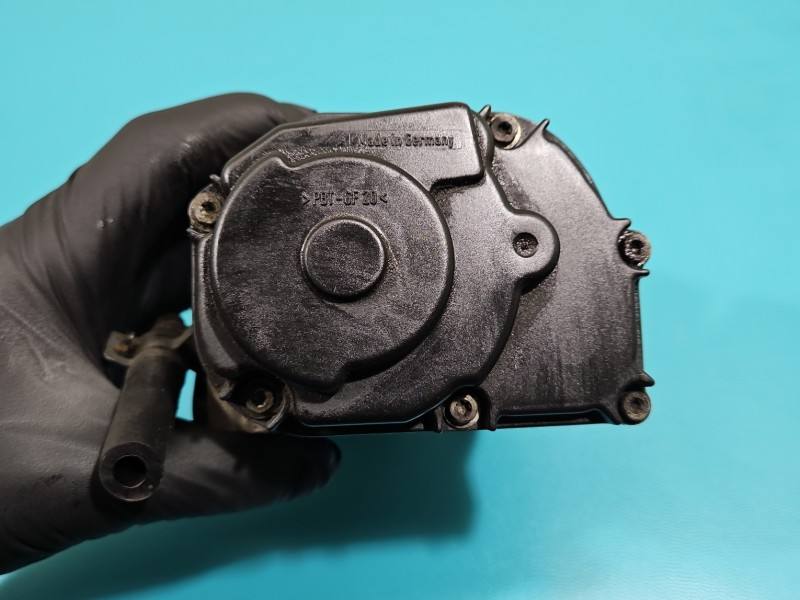 Дросельна заслінка Volkswagen New Beetle 06A133064H — фото деталі 8