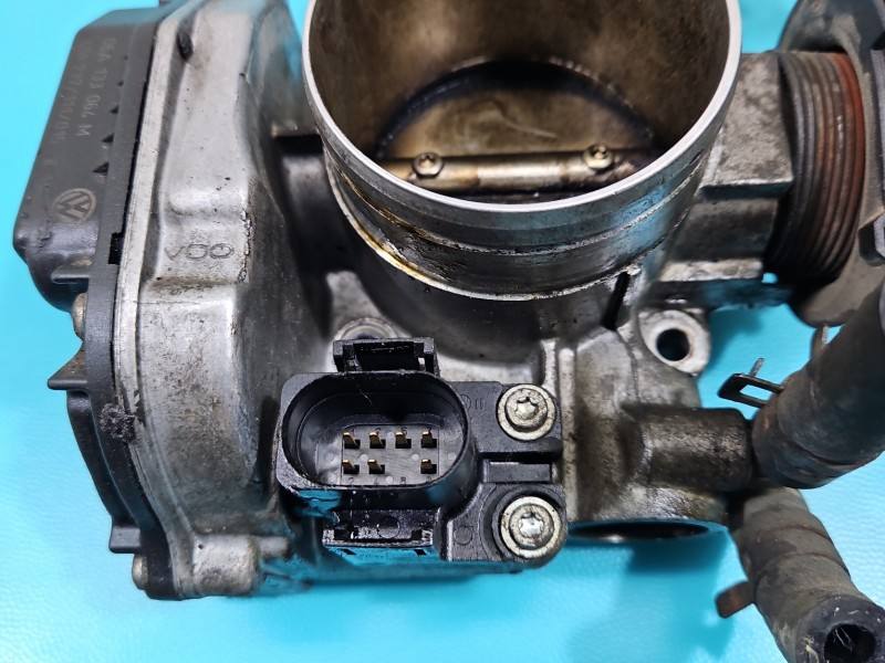 Дроссельная заслонка Audi A3 8L 06A133064M — фото детали 3