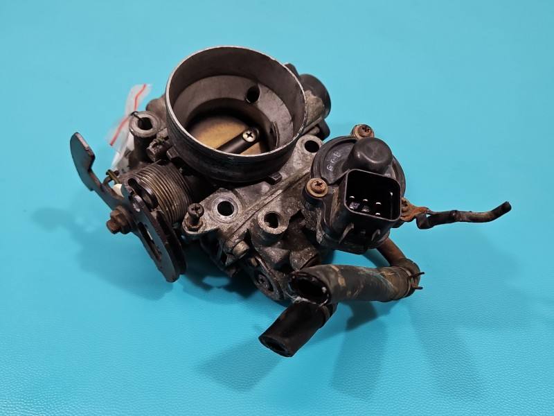 Дросельна заслінка Mitsubishi Carisma