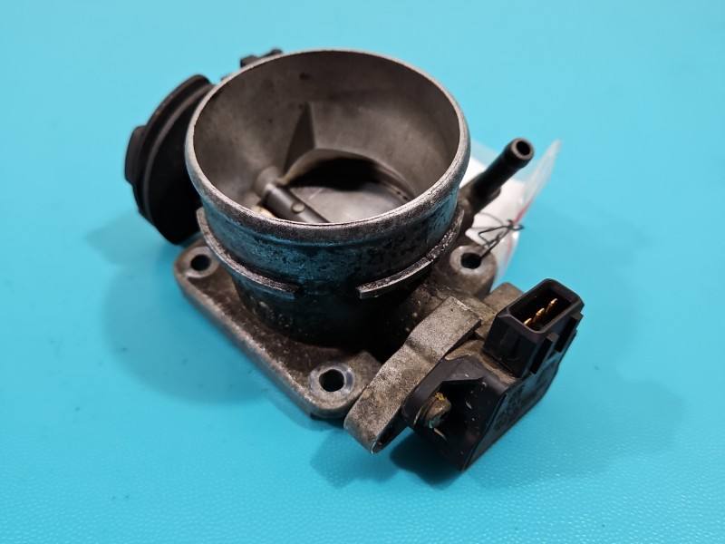 Дроссельная заслонка Volkswagen Passat B4 037907385Q