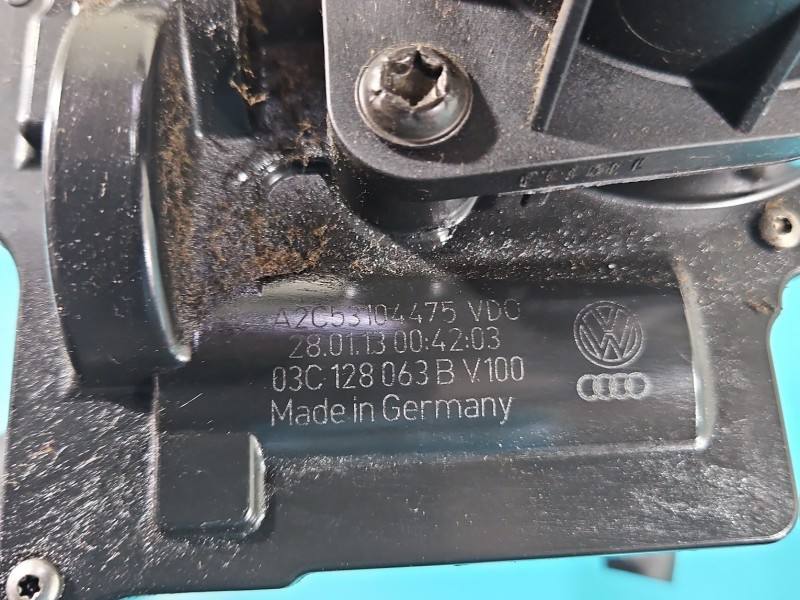 Дросельна заслінка Volkswagen Touran 03C128063B — фото деталі 13