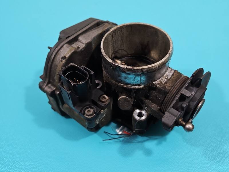 Дросельна заслінка Volkswagen Passat B5 058133063M
